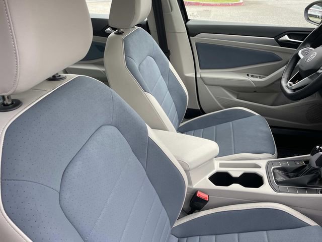 Used 2025 Volkswagen Jetta SE FWD image 28