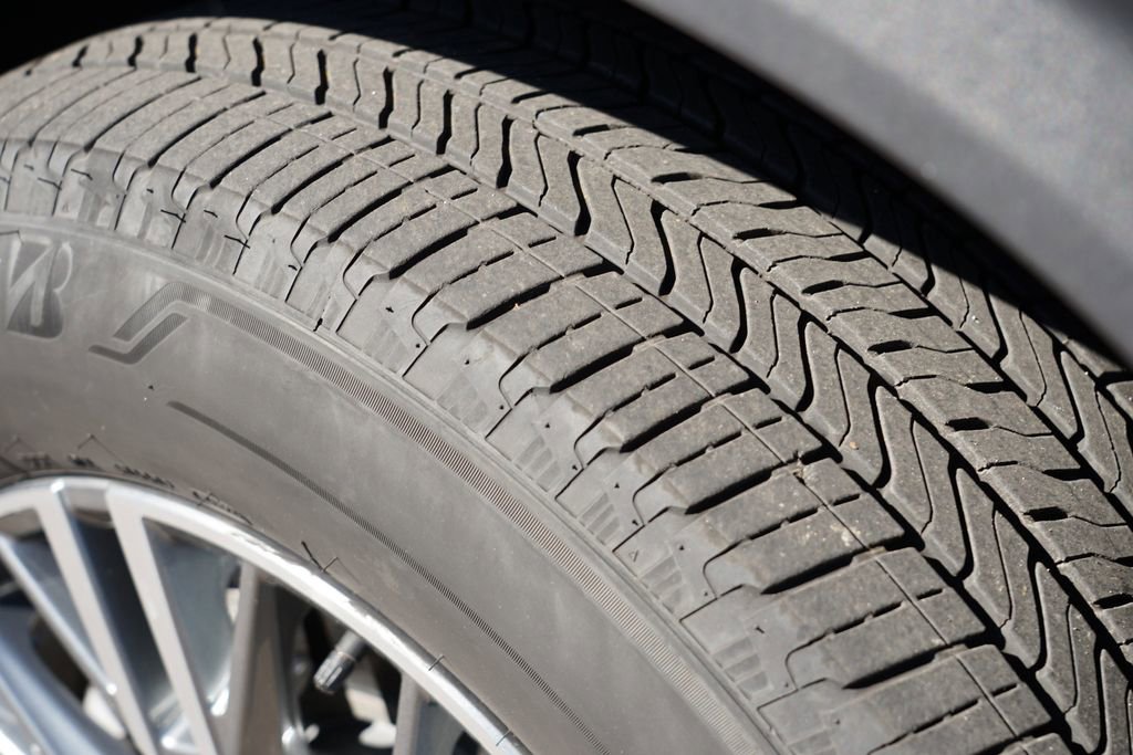 Used 2025 Chevrolet Traverse LT image 36