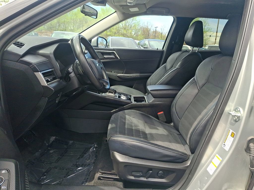 Used 2024 Mitsubishi Outlander SE Black Edition image 15