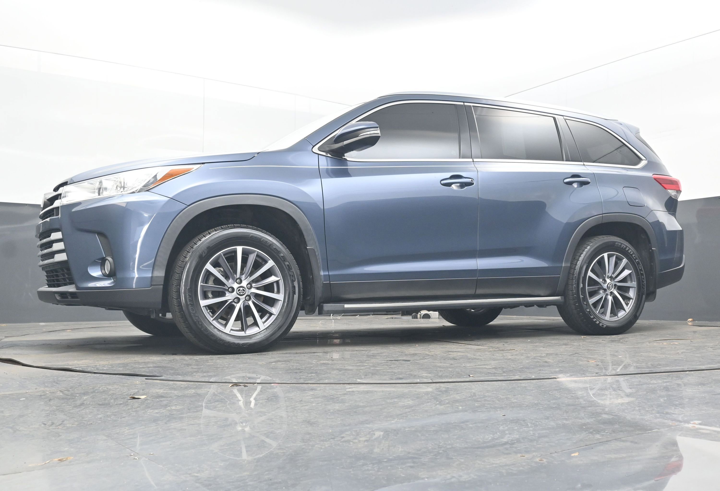 Used 2019 Toyota Highlander XLE image 12