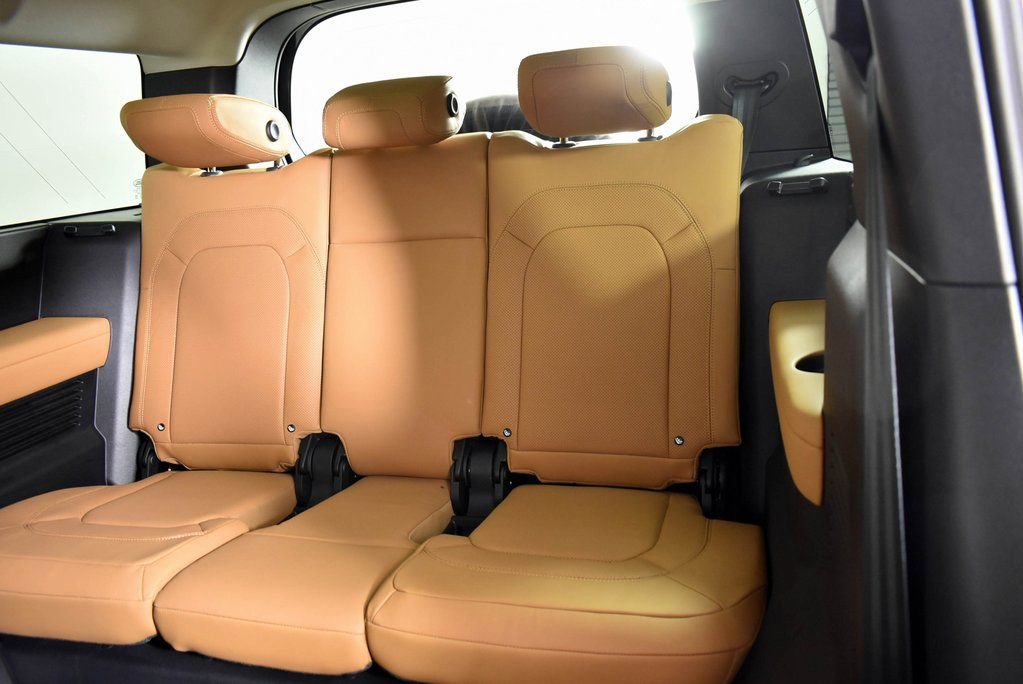 Used 2024 Land Rover Defender 130 S image 20