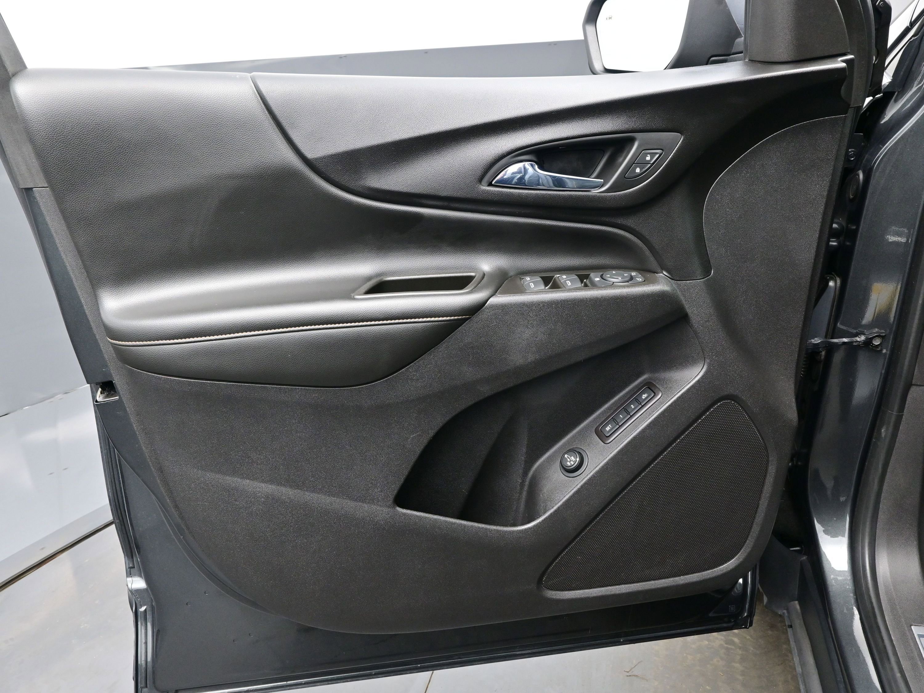 Used 2020 Chevrolet Equinox Premier image 9