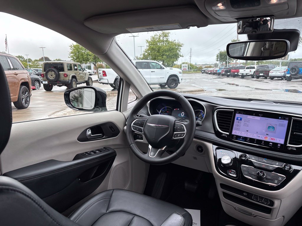 Used 2024 Chrysler Pacifica Limited FWD image 20