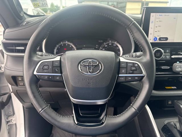 Used 2024 Toyota Highlander XSE FWD image 29