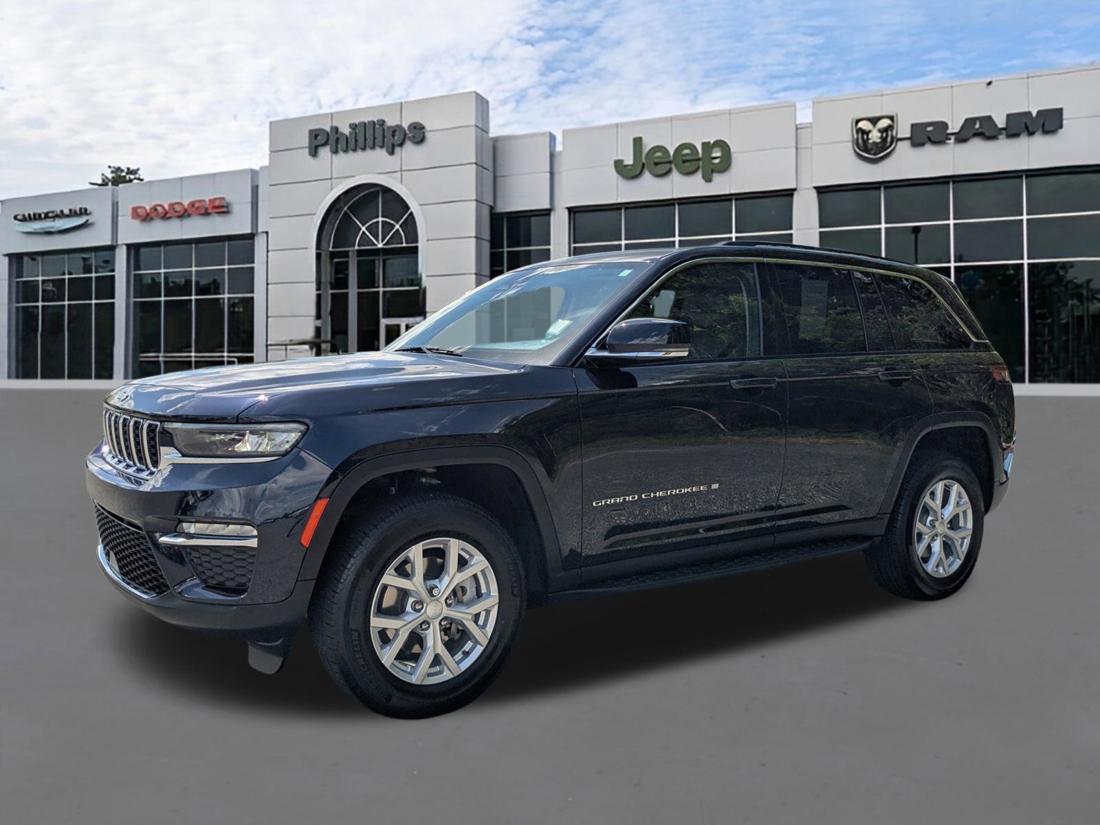Used 2023 Jeep Grand Cherokee Limited image 7