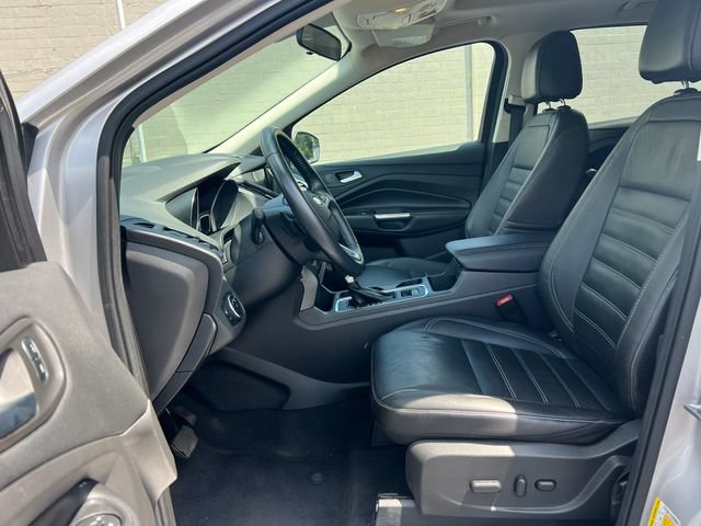 Used 2017 Ford Escape SE w/ SE Leather Comfort Package FWD image 4