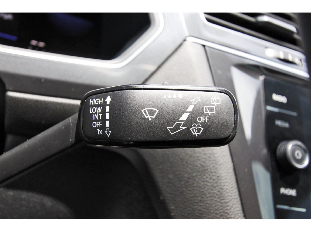 Used 2023 Volkswagen Tiguan SE R-Line FWD image 21