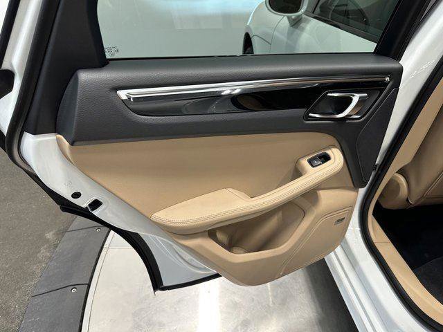 New 2025 Porsche Macan AWD/4WD image 32