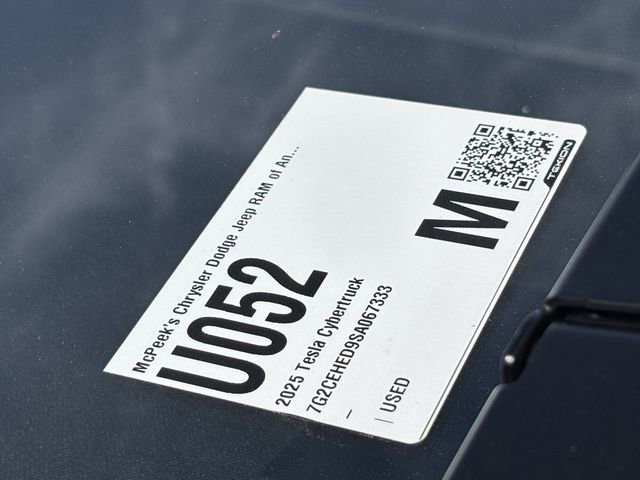 Used 2025 Tesla Cybertruck AWD Crew Cab image 9