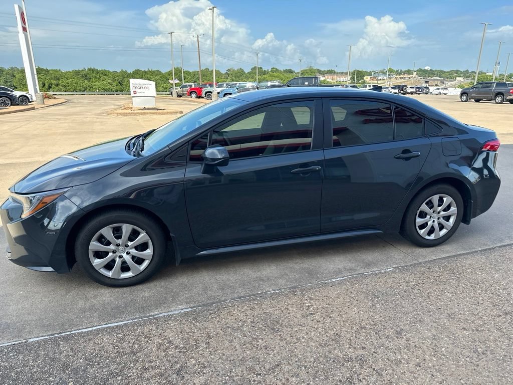 Used 2026 Toyota Corolla LE FWD image 4