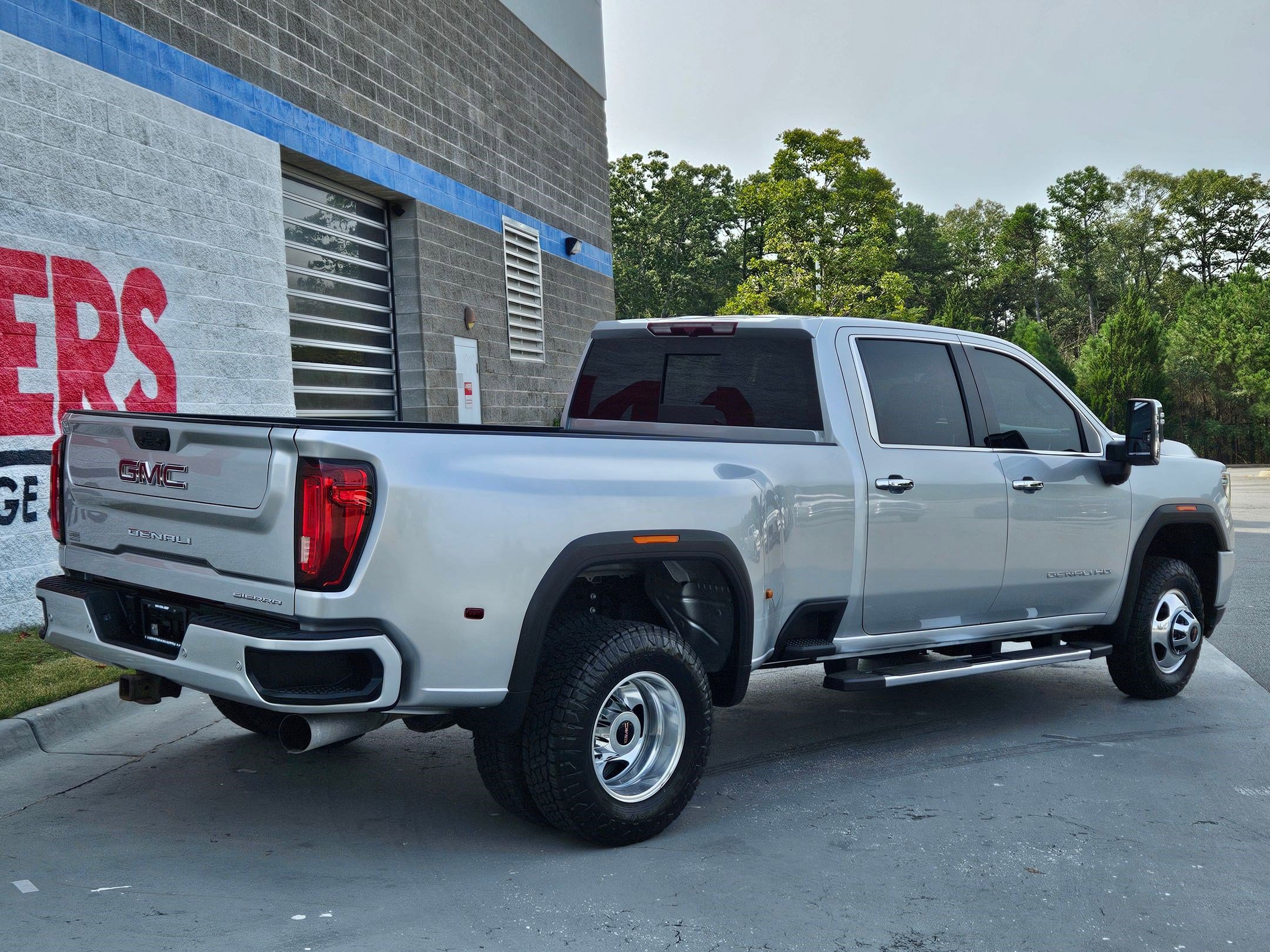 Used 2023 GMC Sierra 3500 Denali image 7
