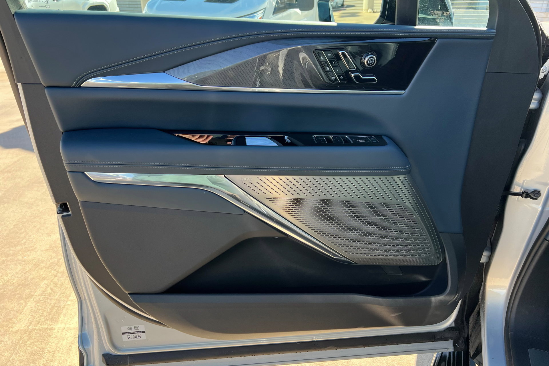 New 2025 Cadillac Escalade IQ Sport 2 w/ LPO, ONYX Package image 15