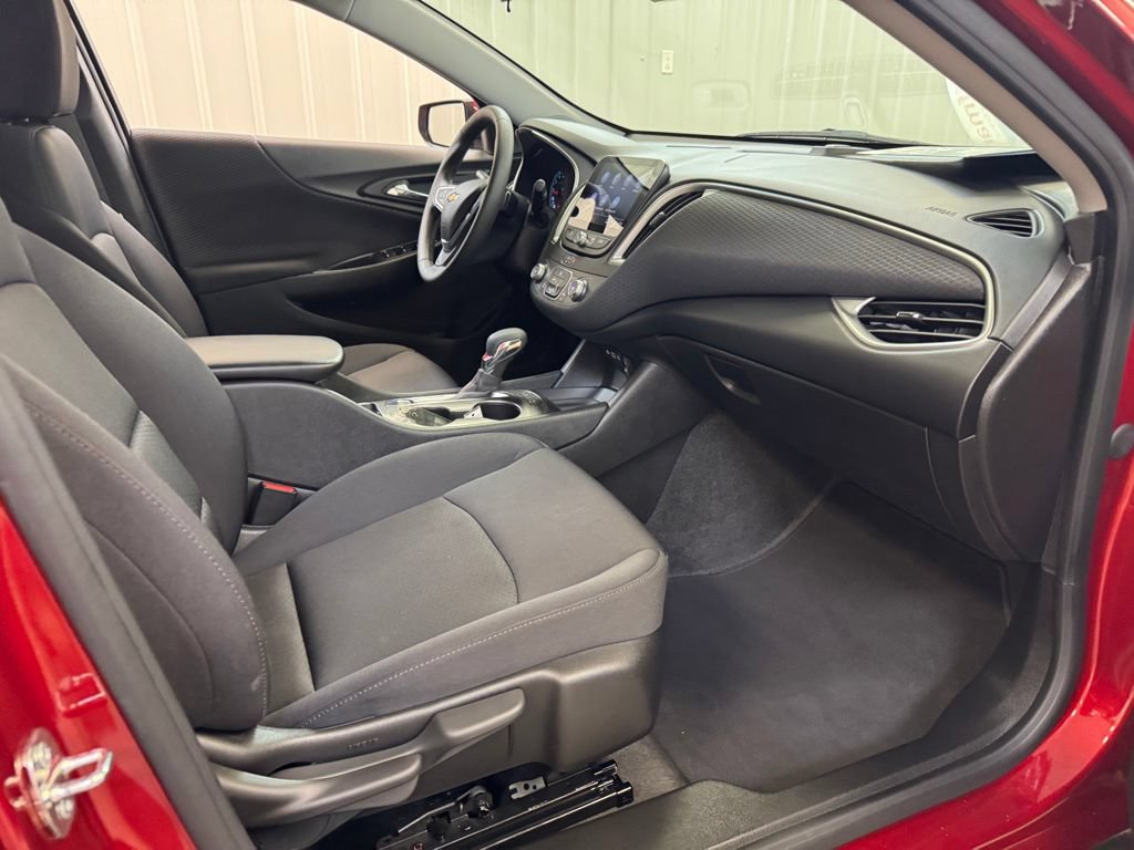 Used 2024 Chevrolet Malibu RS FWD image 24