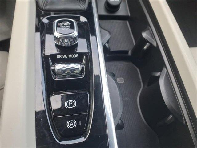 Used 2021 Volvo V60 T5 Cross Country image 20