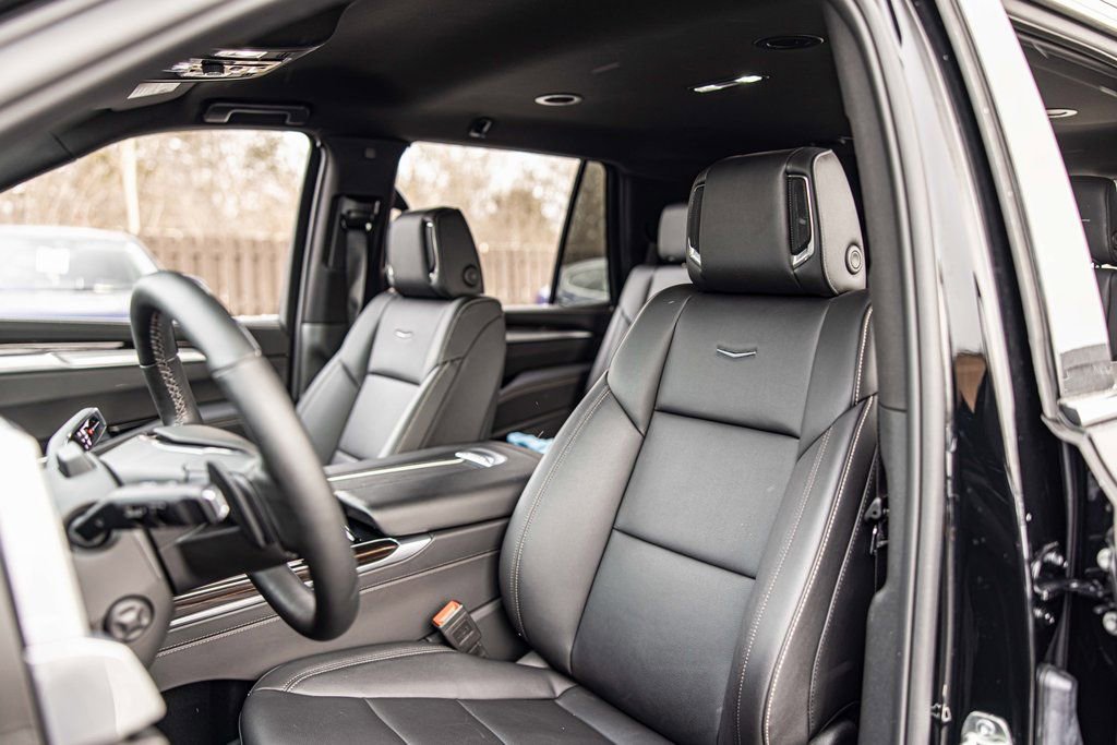 Used 2025 Cadillac Escalade Luxury image 20
