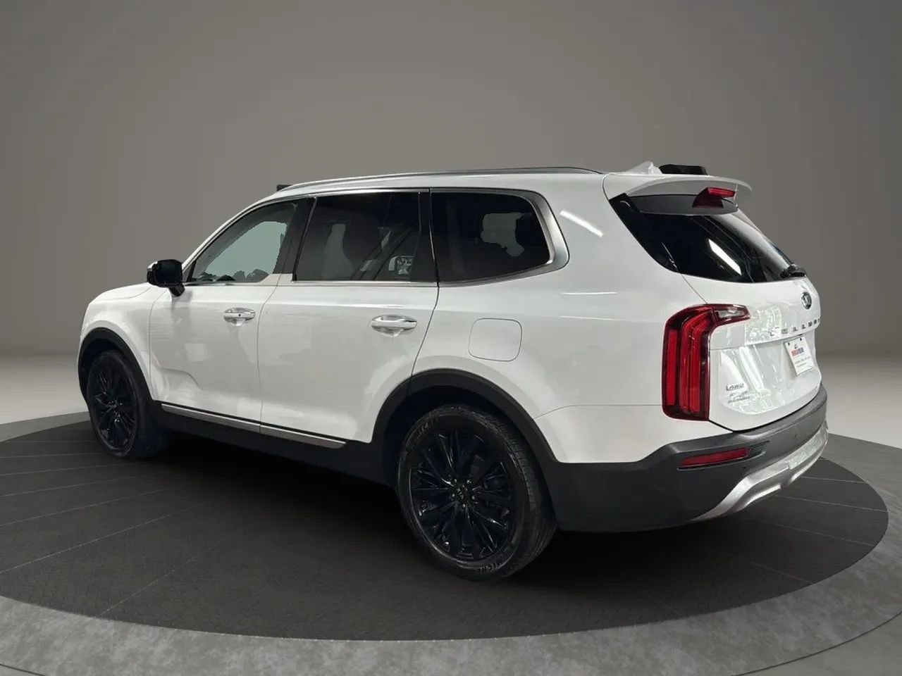 Used 2020 Kia Telluride SX w/ SX Prestige Package image 3