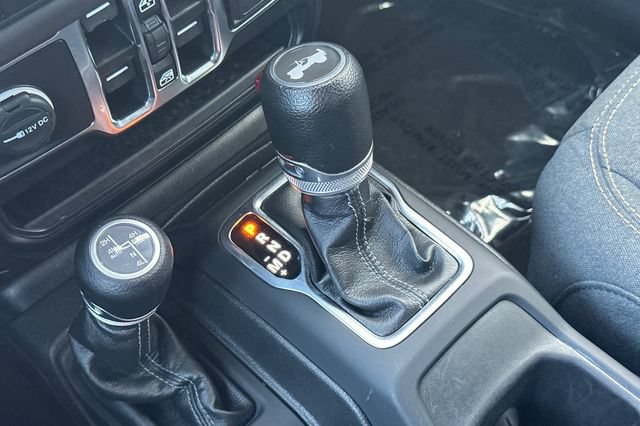 Used 2024 Jeep Wrangler Unlimited Sahara AWD/4WD image 24
