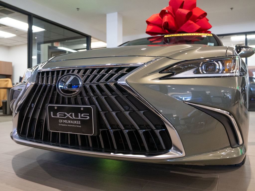 Used 2024 Lexus ES 350 w/ Premium Package image 2