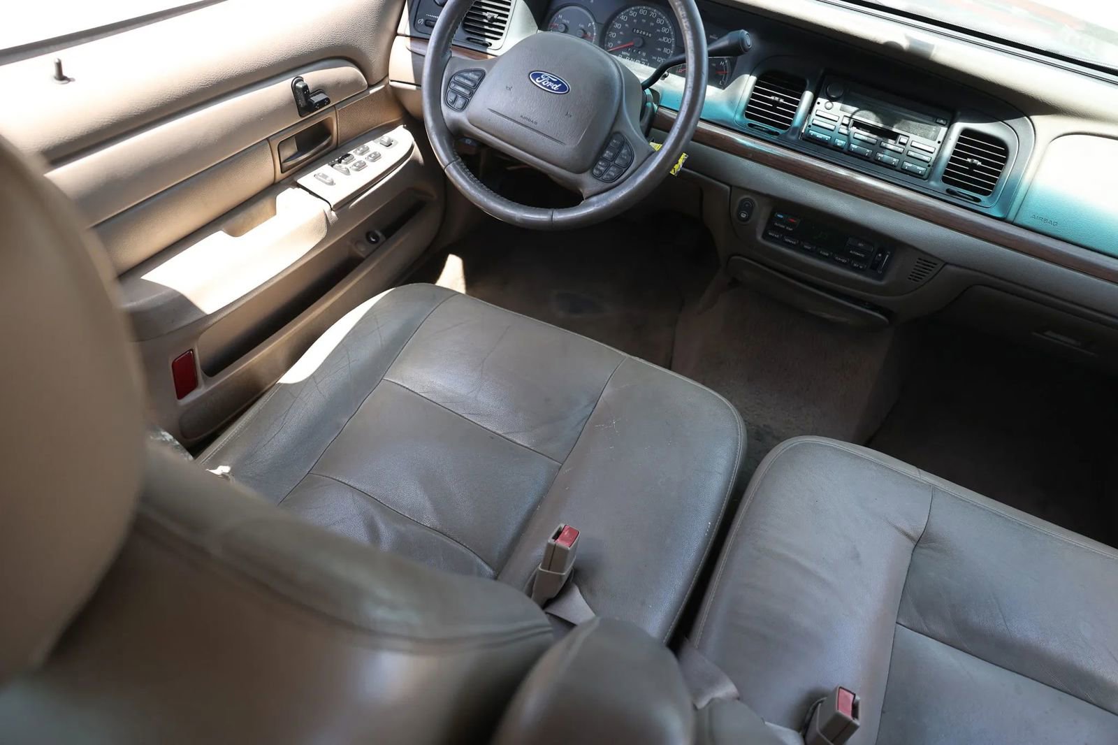 Used 2004 Ford Crown Victoria LX RWD image 20