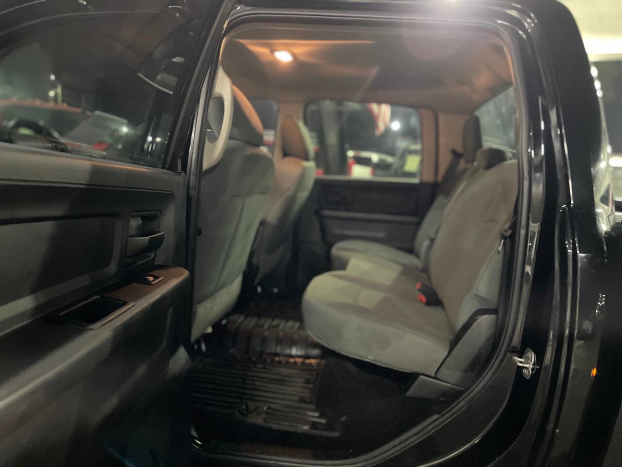 Used 2015 RAM 3500 Tradesman w/ Chrome Appearance Group image 21