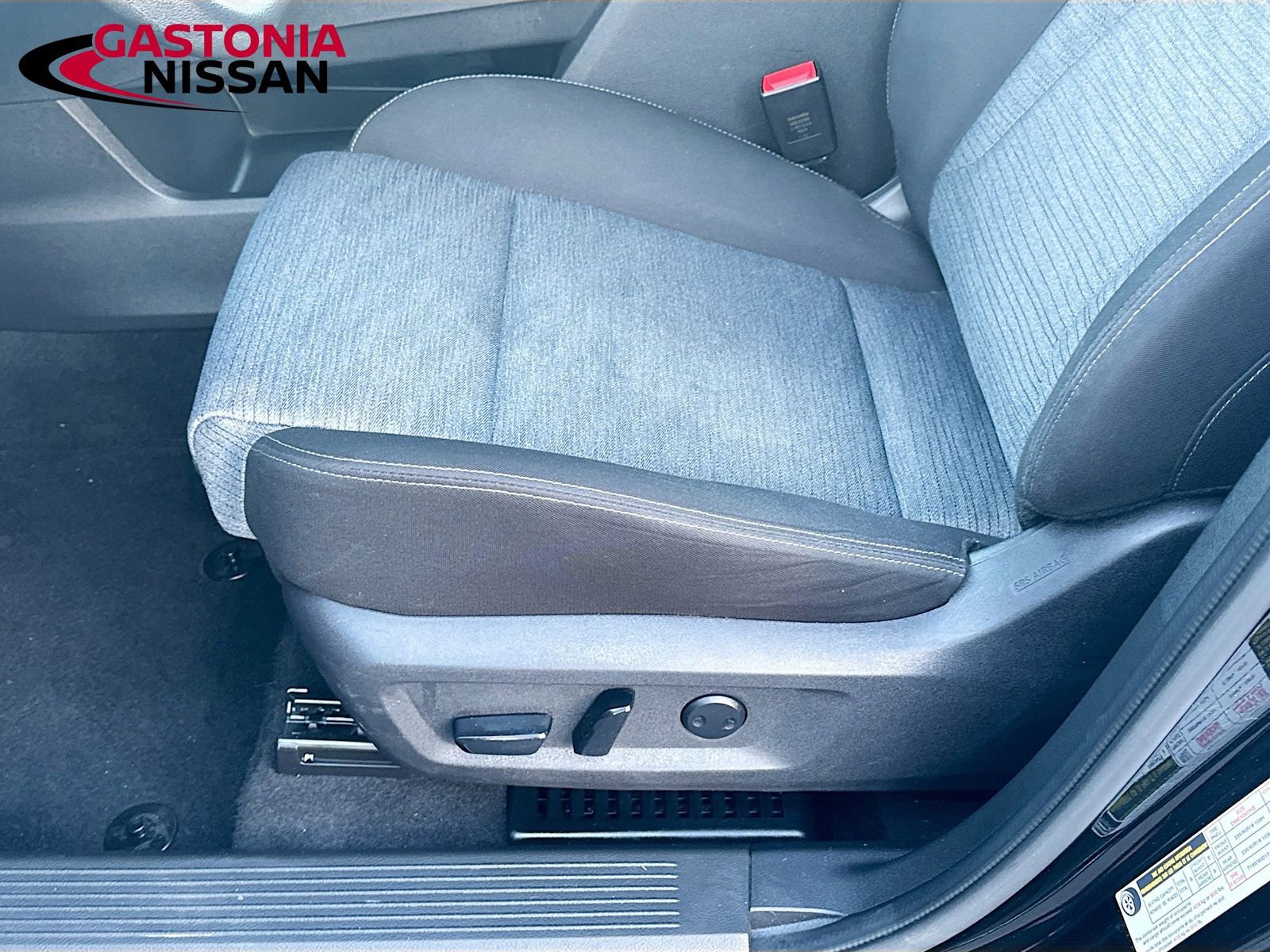 Used 2023 Nissan Rogue SV image 25