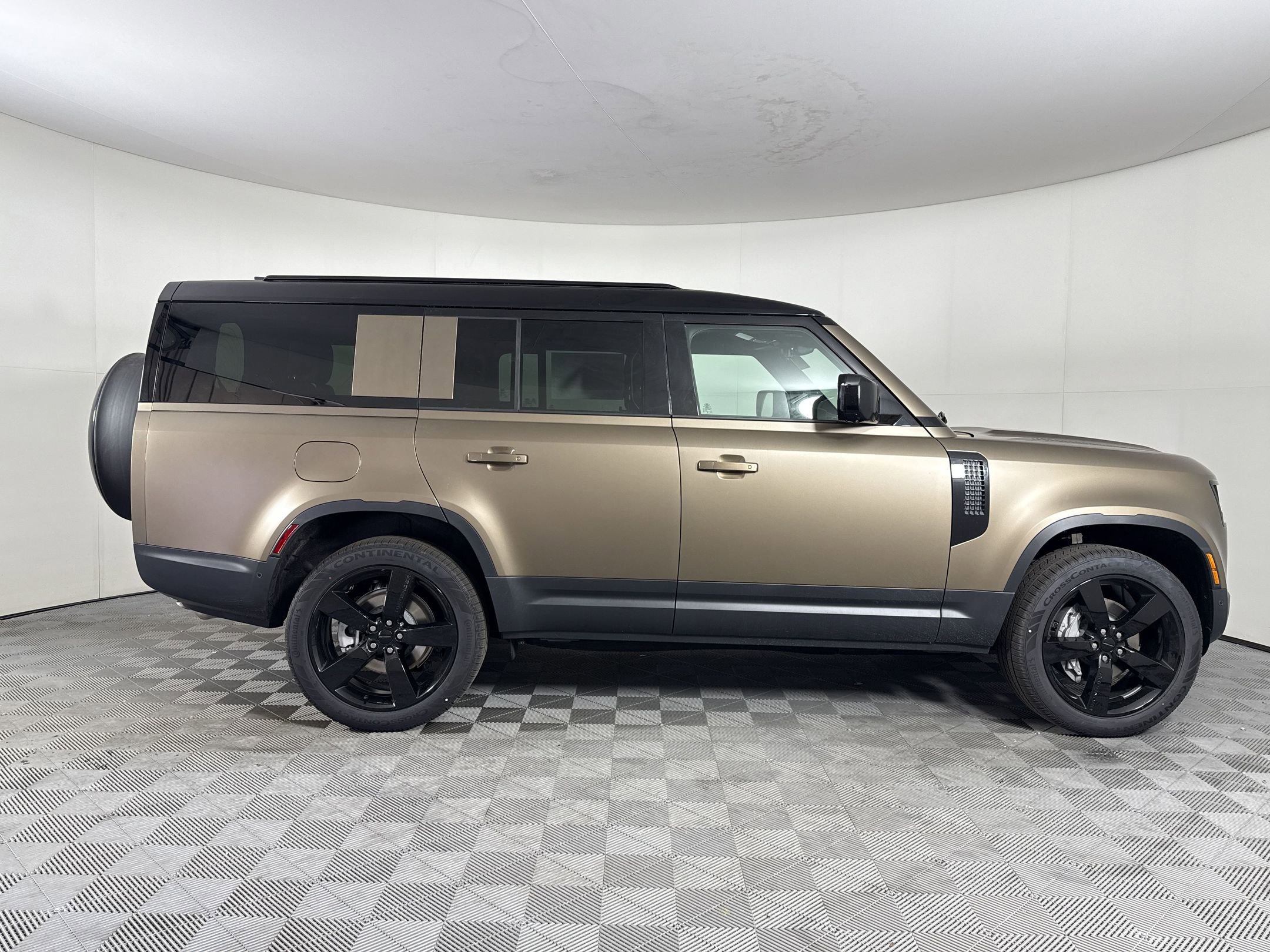 New 2026 Land Rover Defender 130 S AWD/4WD image 9