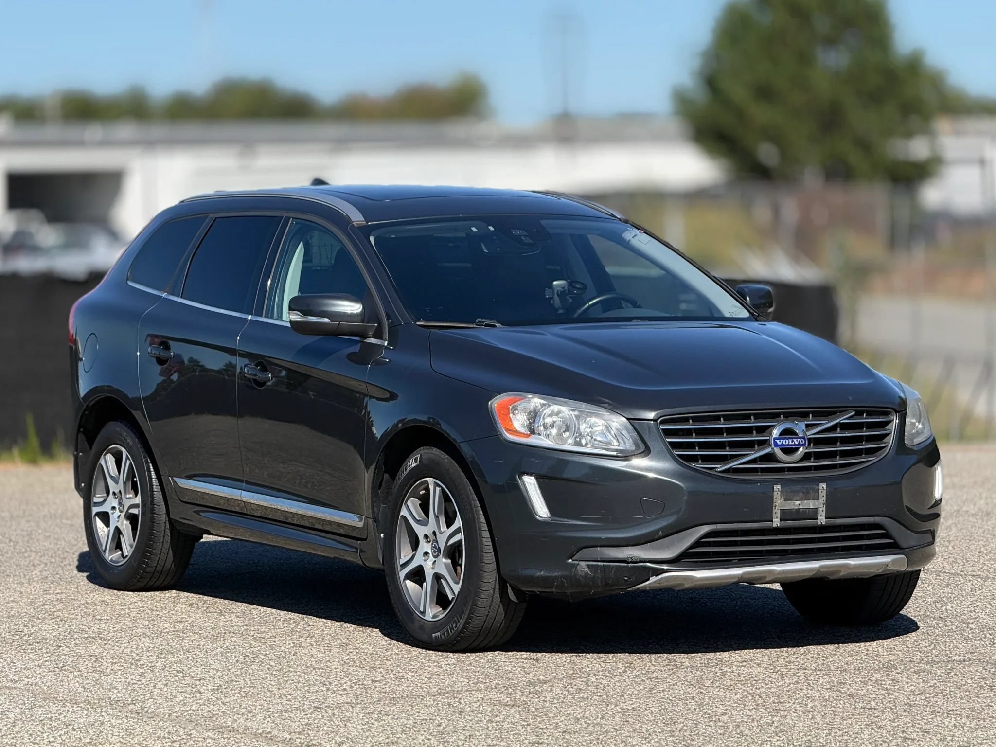 Used 2015 Volvo XC60 T6 AWD/4WD image 1
