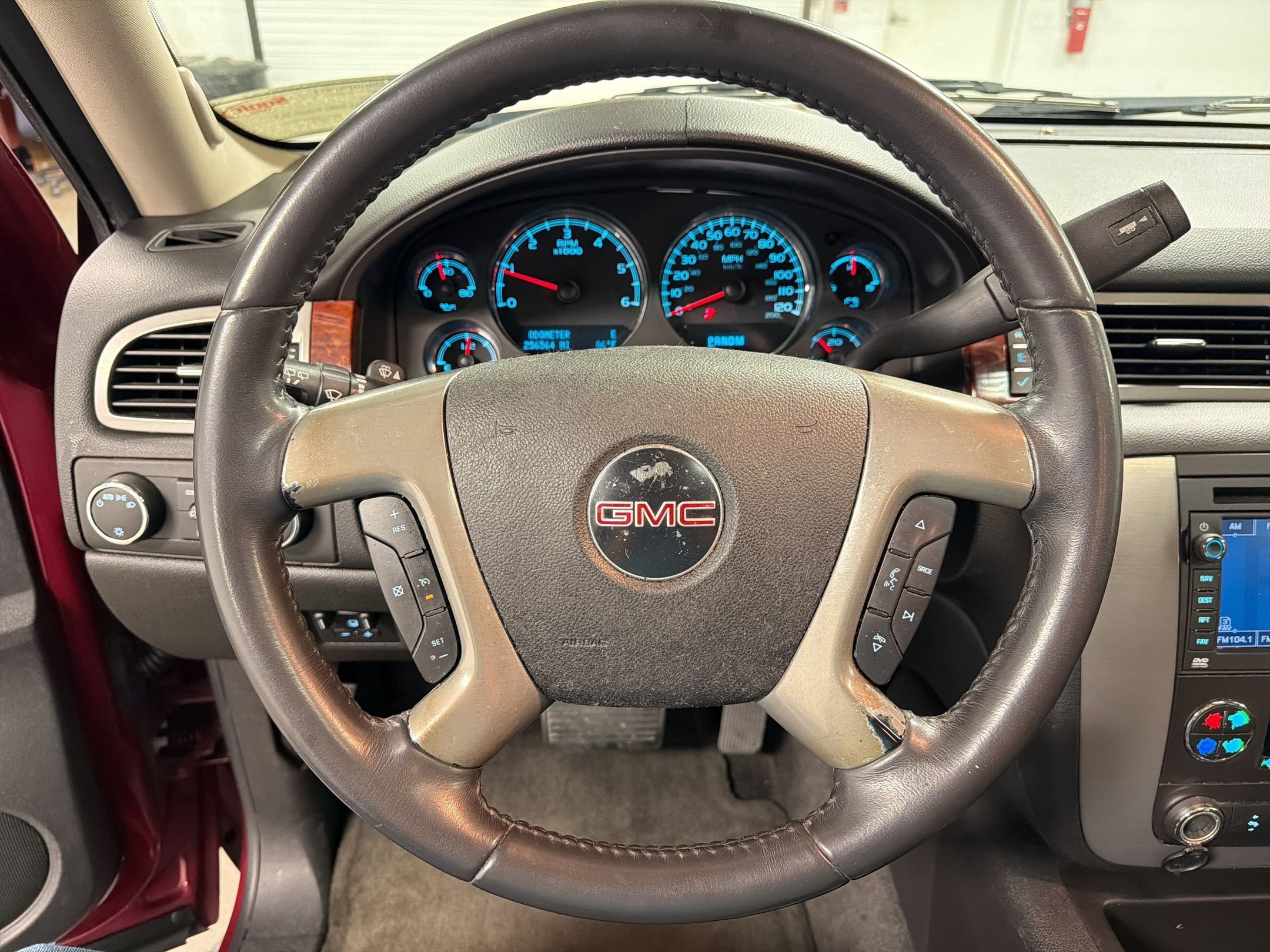 Used 2011 GMC Yukon SLT image 17