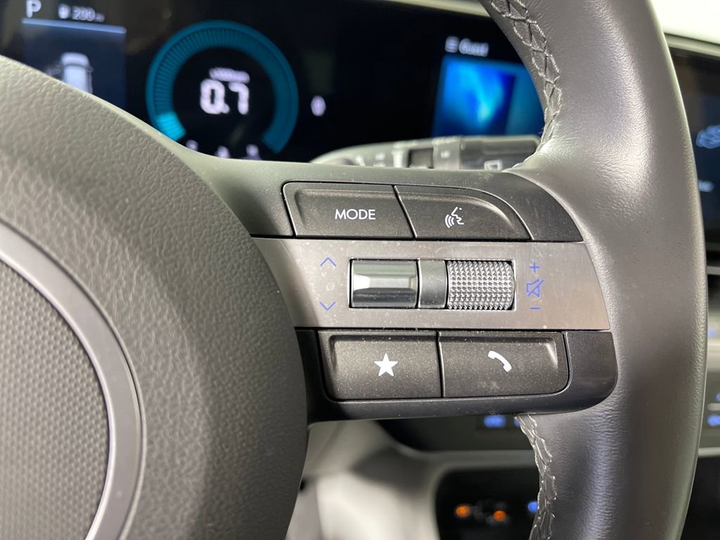 Certified 2025 Hyundai Kona SEL image 29