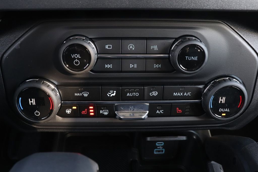 New 2025 Ford Bronco Badlands image 24