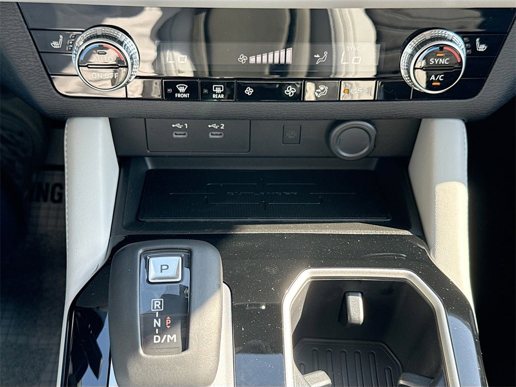 New 2025 Mitsubishi Outlander SE image 16