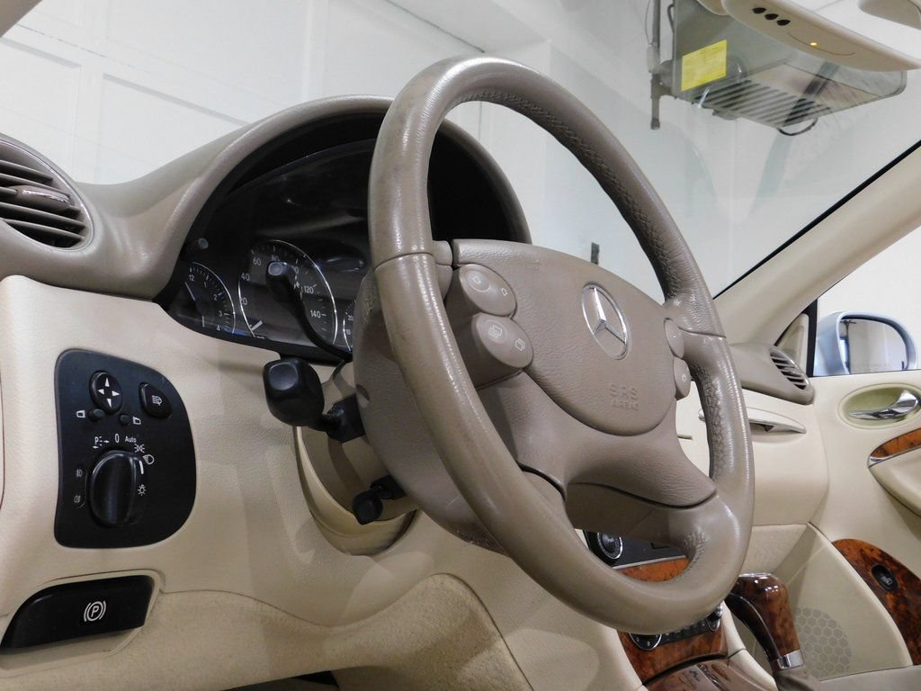 Used 2007 Mercedes-Benz CLK 350 Cabriolet image 34