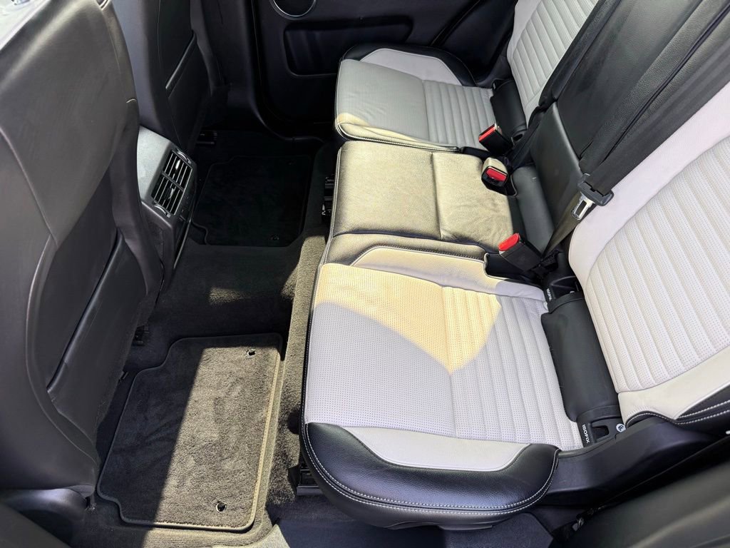 Used 2022 Land Rover Discovery Sport SE R-Dynamic image 12