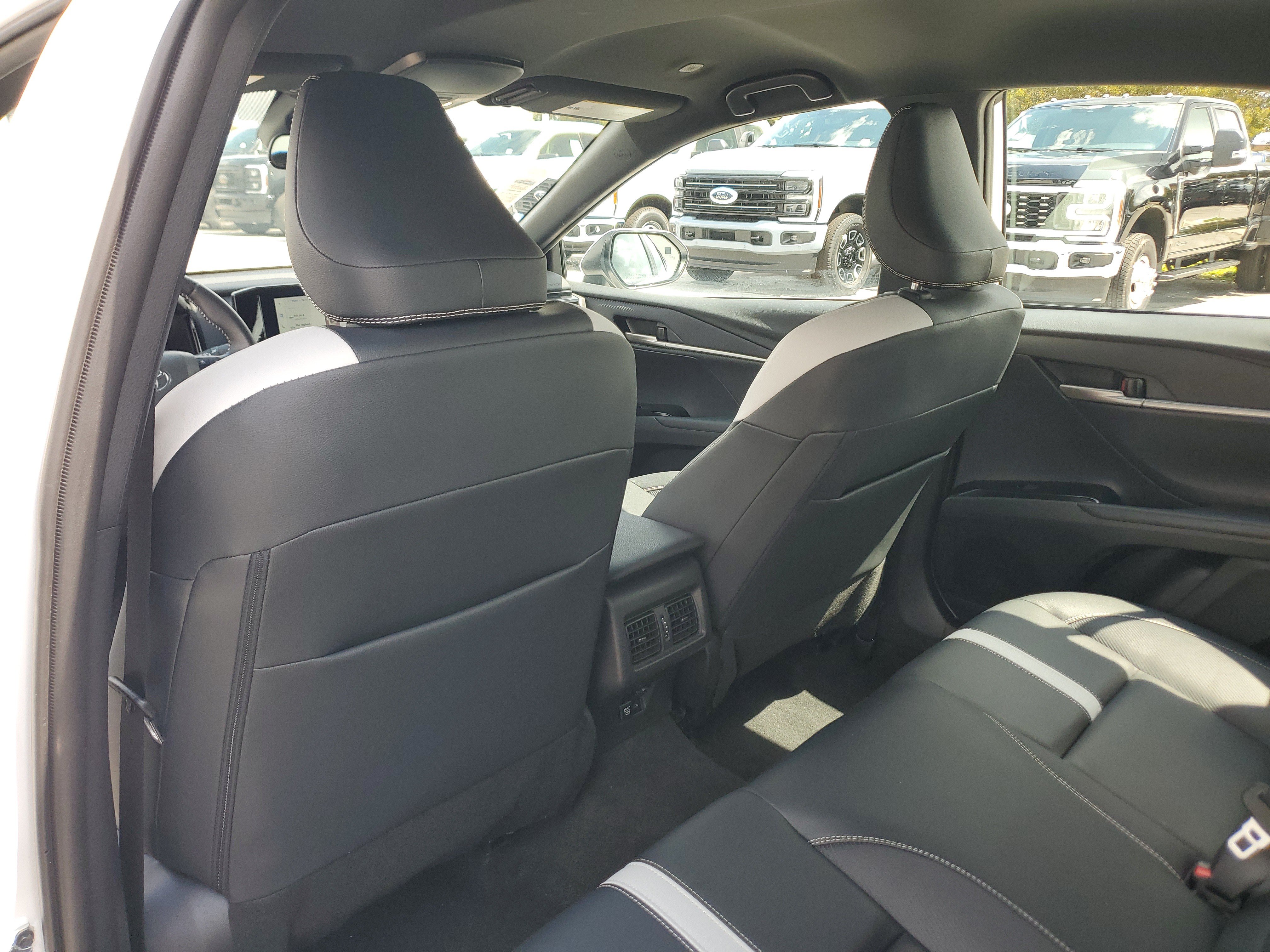 Used 2025 Toyota Camry SE FWD image 13