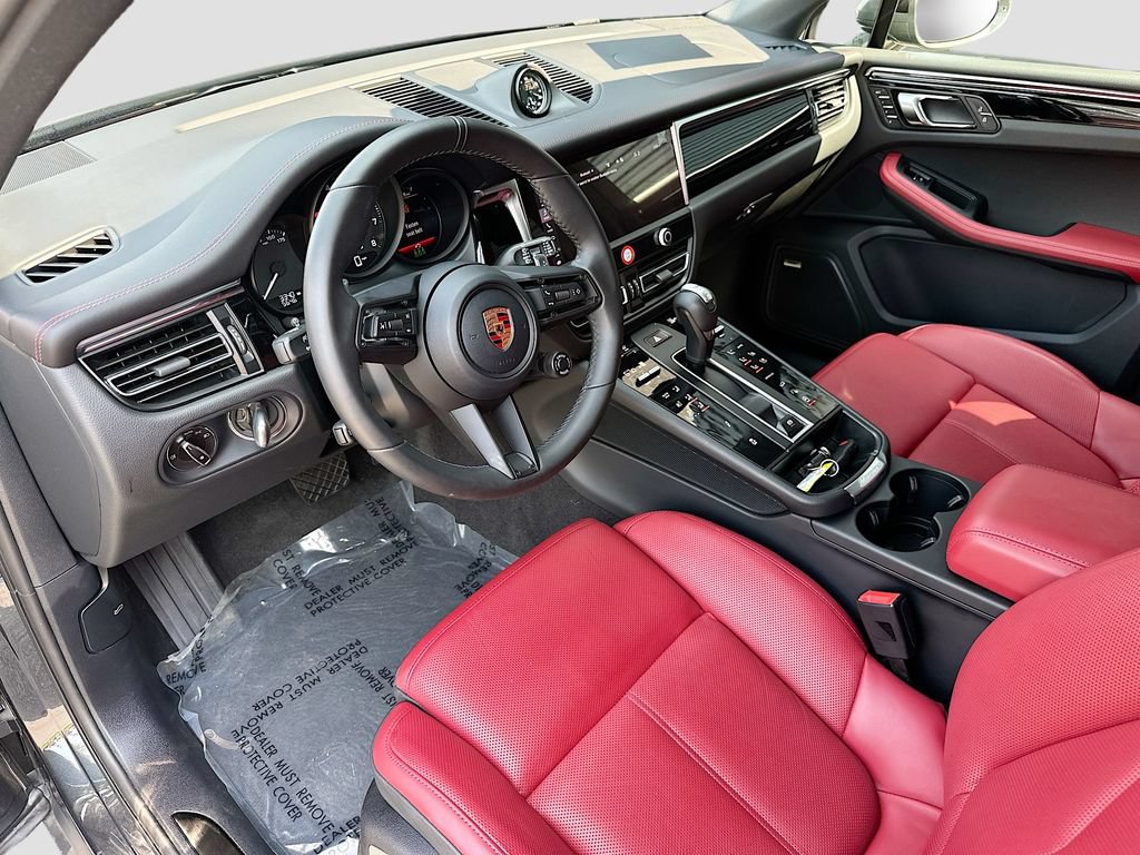 Certified 2026 Porsche Macan Turbo AWD/4WD image 4