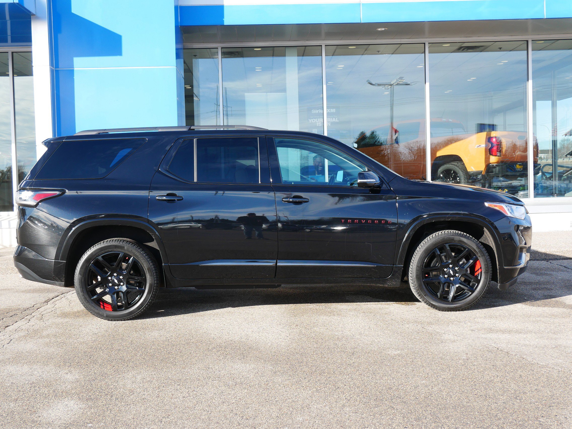 Certified 2020 Chevrolet Traverse Premier w/ Redline Edition image 2