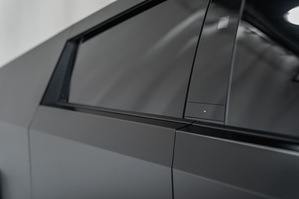 Used 2024 Tesla Cybertruck AWD Crew Cab image 21