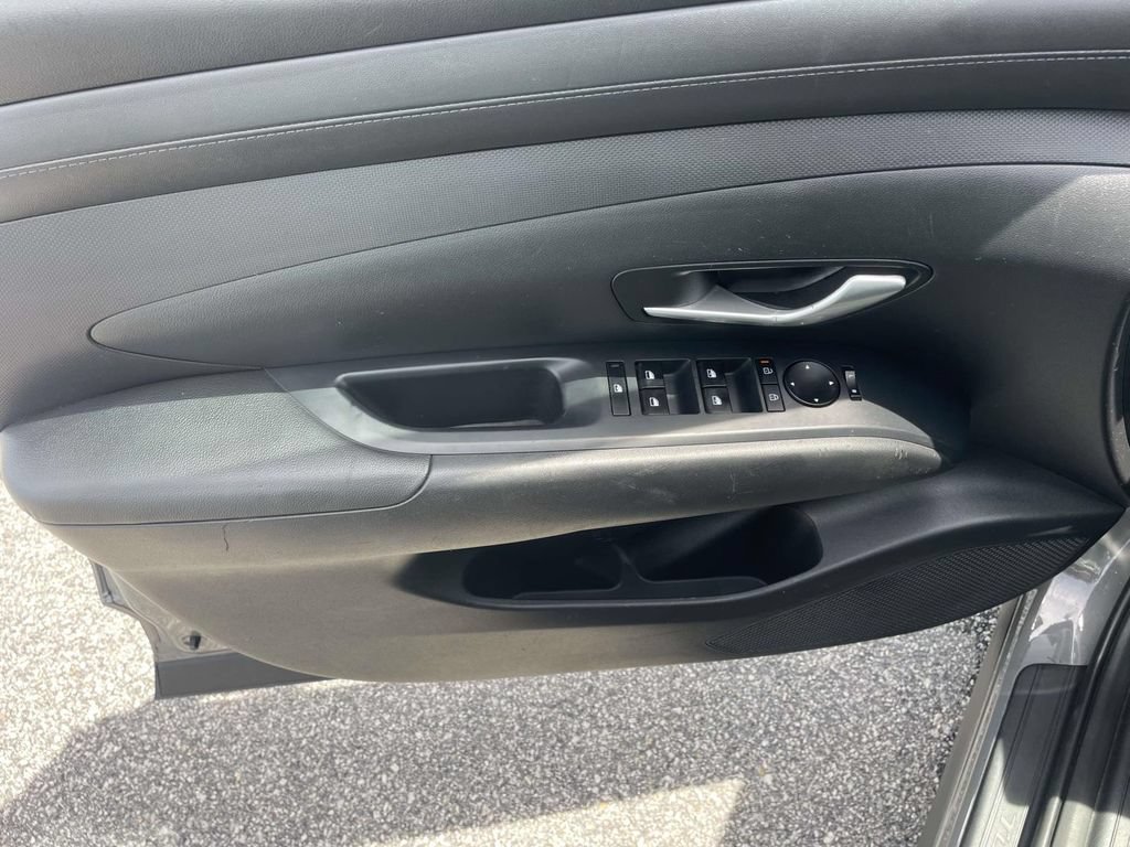 Used 2025 Hyundai Tucson SEL FWD image 16