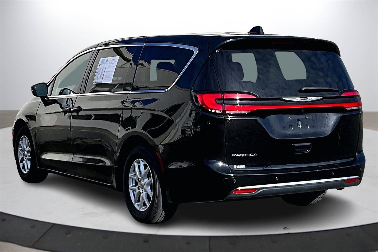 Certified 2024 Chrysler Pacifica Touring-L image 7