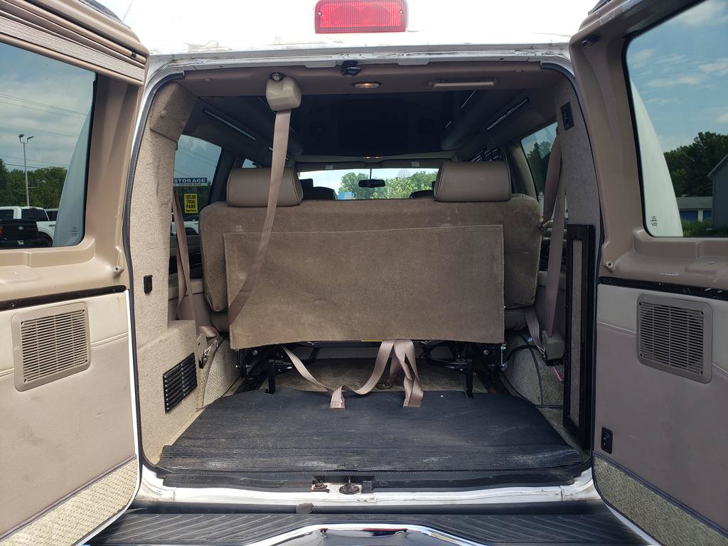 Used 2011 Ford E-150 and Econoline 150 w/ Premium Van Group RWD image 7