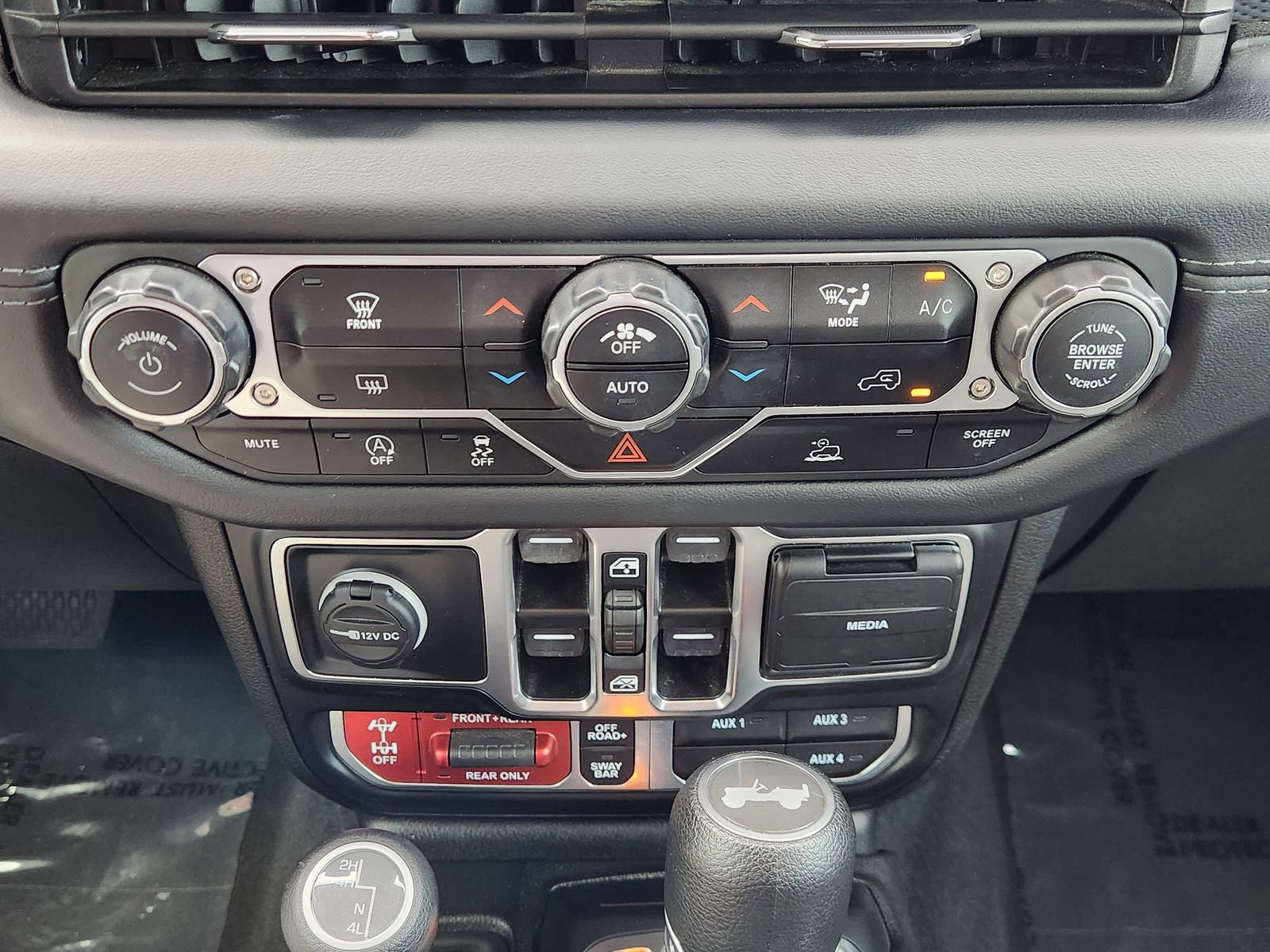 Used 2024 Jeep Wrangler Unlimited Rubicon AWD/4WD image 22