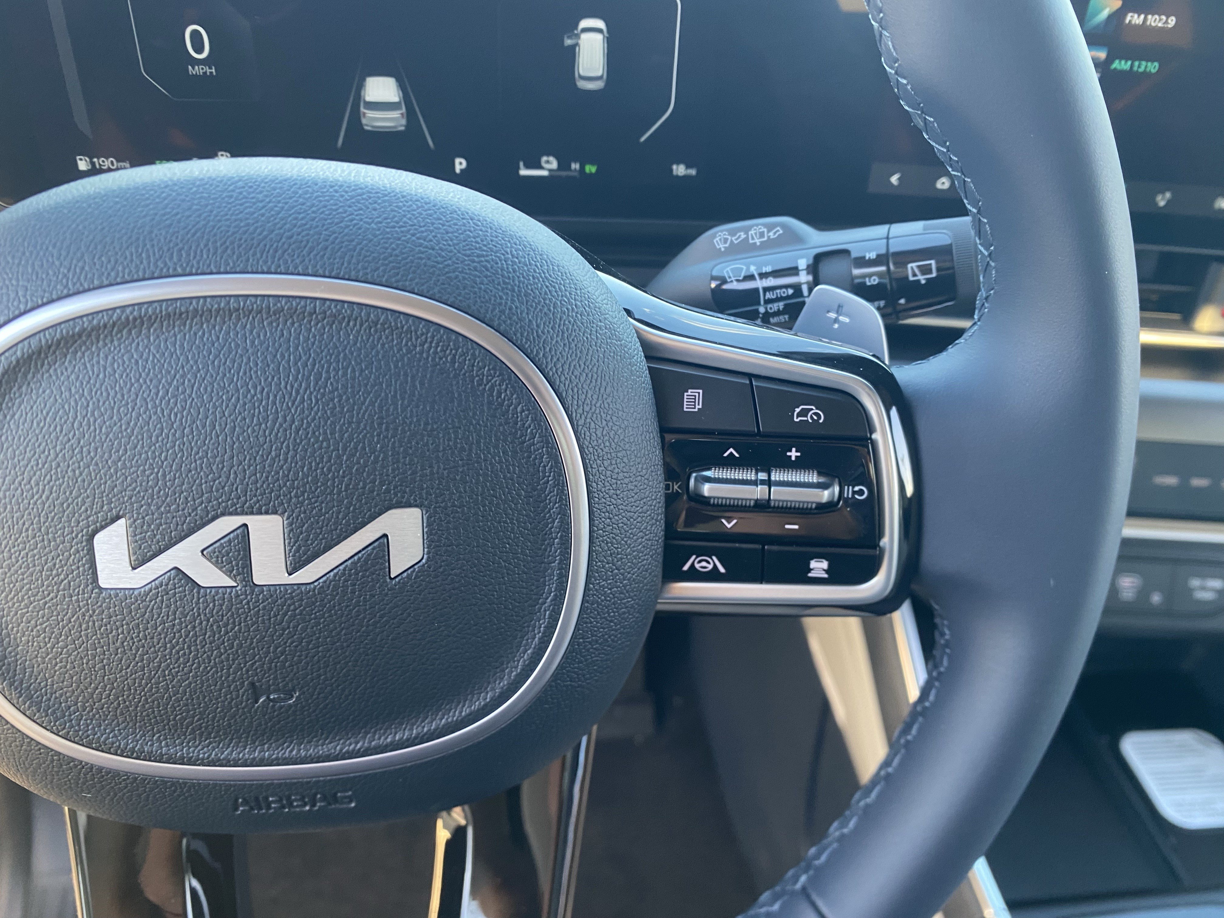 New 2026 Kia Carnival SX w/ SX Dark Edition Package FWD image 23