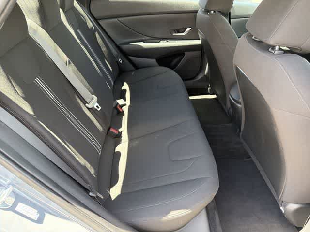 Certified 2022 Hyundai Elantra SEL FWD image 17