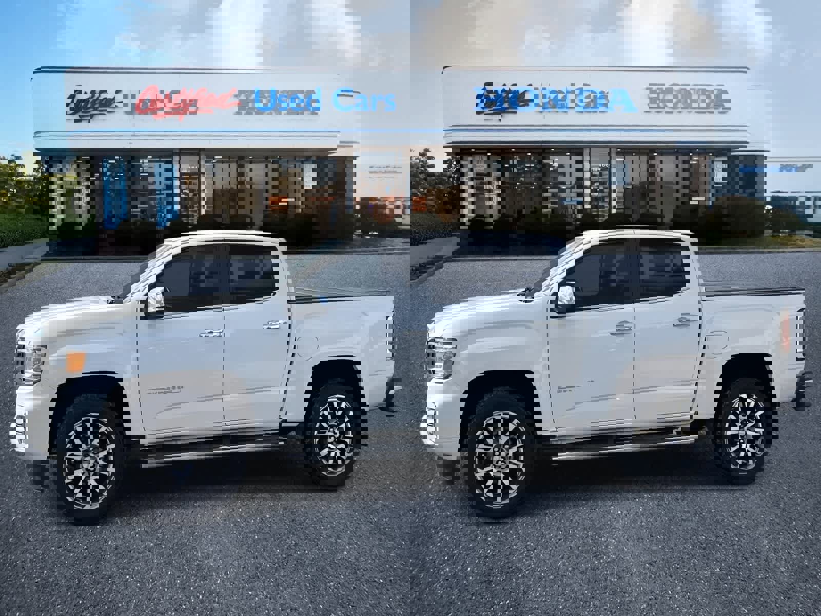 Used 2021 GMC Canyon Denali image 2