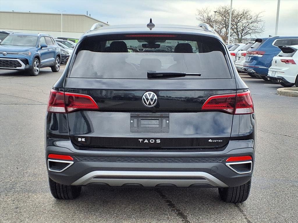 Certified 2024 Volkswagen Taos SE image 5