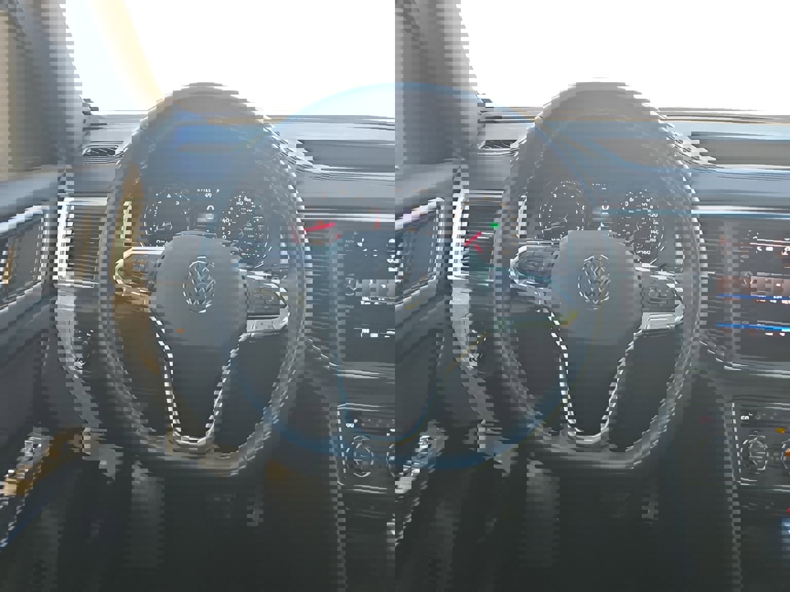 Used 2021 Volkswagen Atlas Cross Sport SE w/ Panoramic Sunroof Package image 13