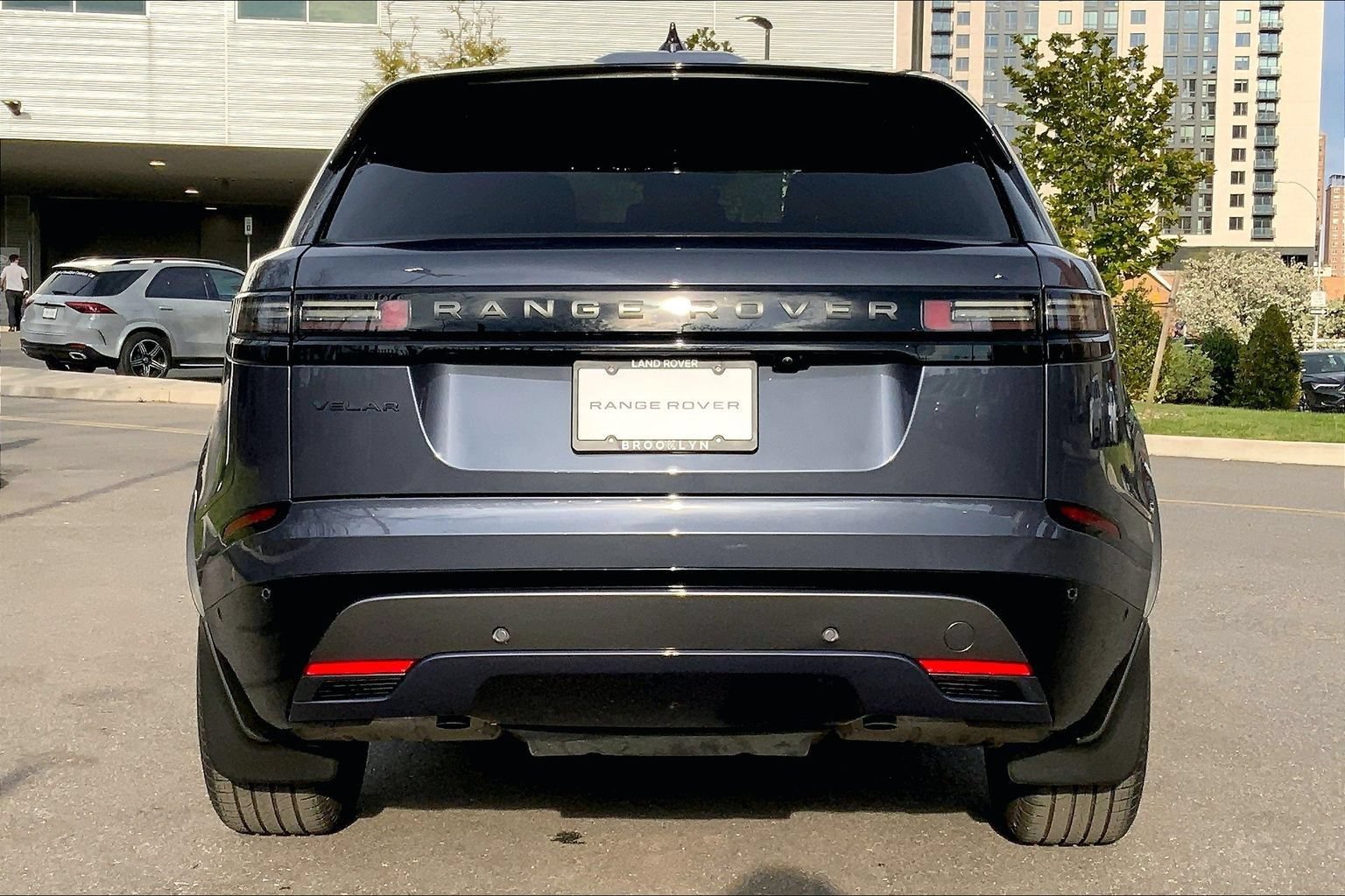 Certified 2026 Land Rover Range Rover Velar Dynamic SE AWD/4WD image 4