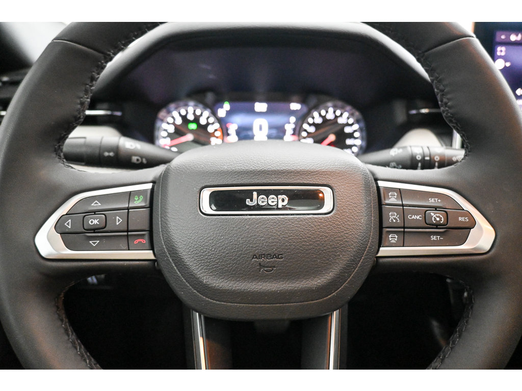 Used 2025 Jeep Compass Limited w/ Sun & Sound Group AWD/4WD image 34
