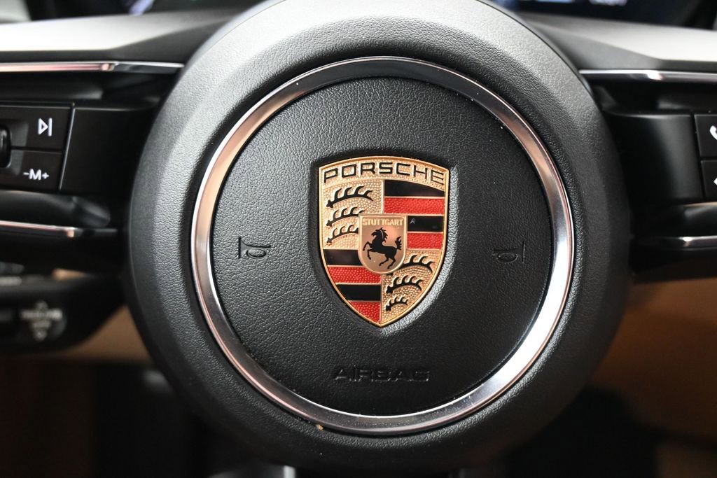 Certified 2023 Porsche Macan AWD/4WD image 24