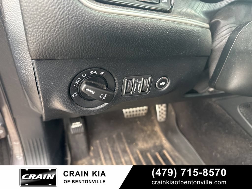 Used 2018 Dodge Challenger R/T Scat Pack w/ Leather Interior Group RWD image 18